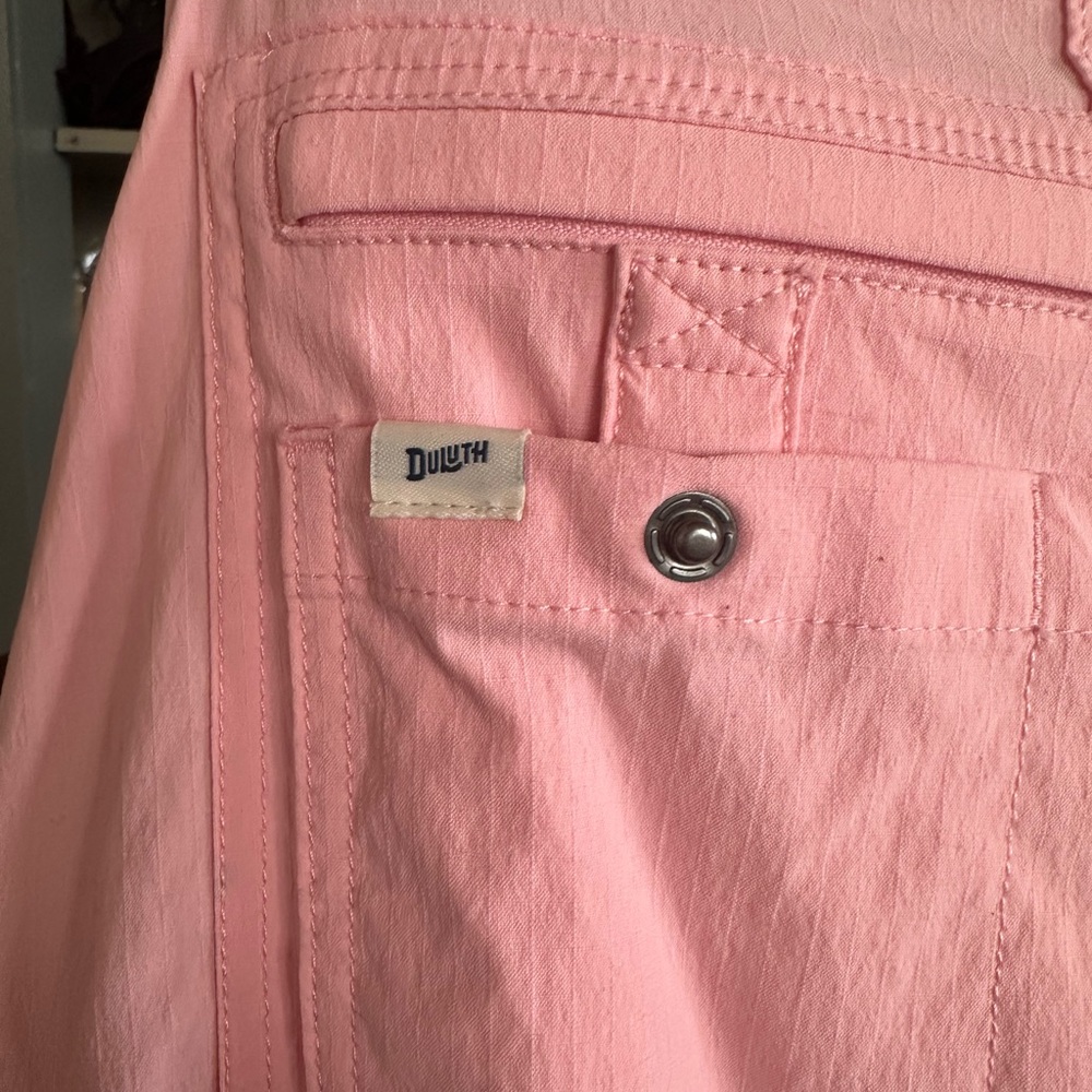 Duluth Trading Heirloom Gardening Bib Overalls in Pink.  
L / 29 - Picture 2 of 4